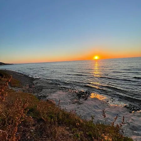 Mes'e Lampadas شقة كاستيلساردو