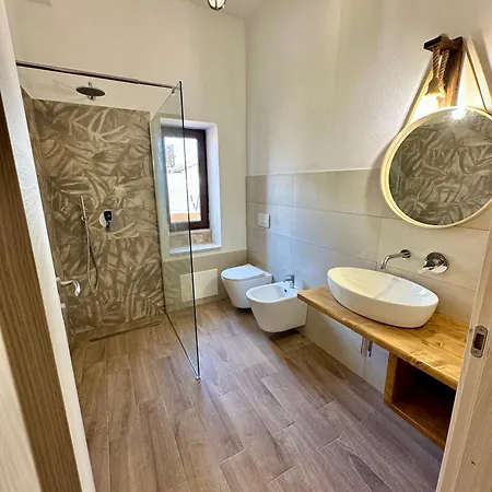 Apartament Mes'e Lampadas